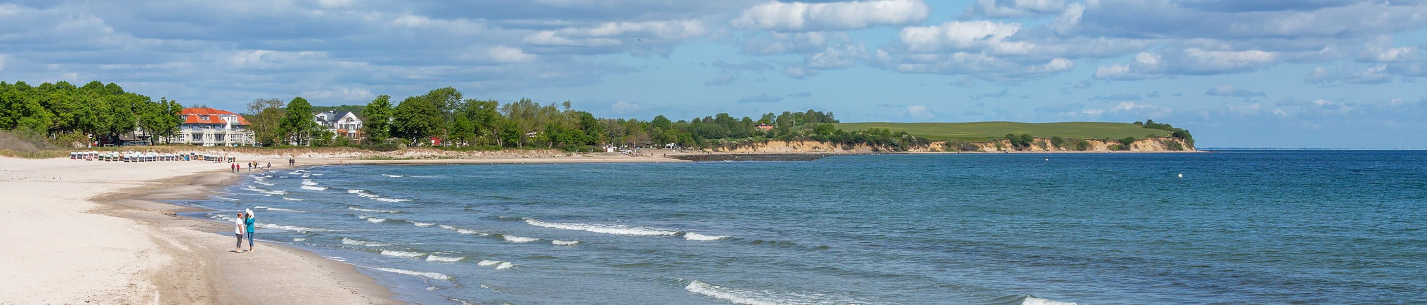 Küstenlandschaft an der Ostsee mit Strand und Steilküste